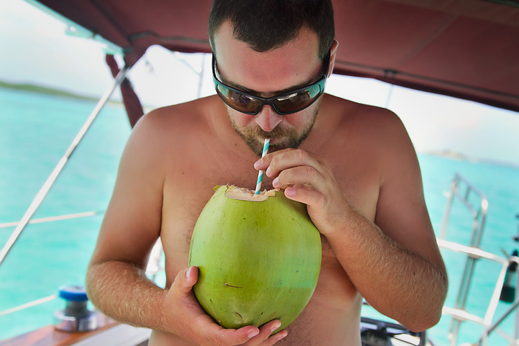 Sailing-Blog-Cruising-Bahamas-Caribbean-Liveaboard-LAHOWIND-Young-Couple-Boat-Dog-Coconuts-Machete-Coconut-Milk-eIMG_6412