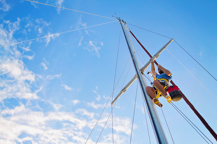 Sailing-Blog-Cruising-Caribbean-Puerto-Rico-Climb-the-Mast-Fix-Wind-Instrument-Raymarine-Top-Climber-LAHOWIND-Boat-Projects-eIMG_8030