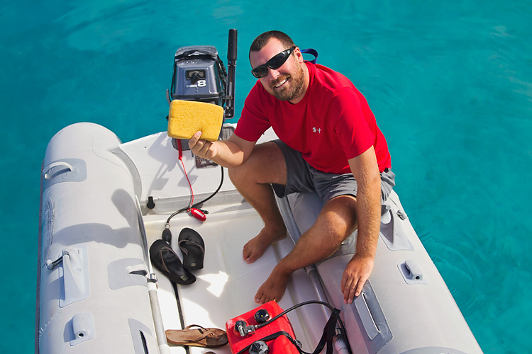 Sailing-Blog-Cruising-Bahamas-Caribbean-2015-LAHOWIND-Dinghy-Tips-How-To-Remove-Water-Tile-Sponge-eIMG_0028