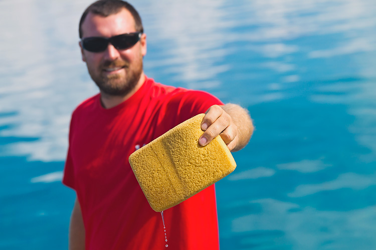 Sailing-Blog-Cruising-Bahamas-Caribbean-2015-LAHOWIND-Dinghy-Tips-How-To-Remove-Water-Tile-Sponge-eIMG_9994