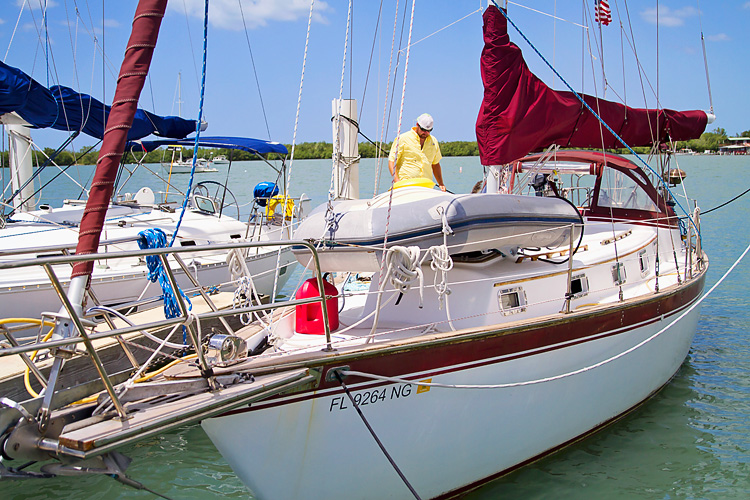 Sailing-Blog-Cruising-Liveaboard-Couple-Young-Boat-Life-Puerto-Rico-Caribbean-Marina-Pescaderia-Puerto-Real-Cabo-Rojo-Photos-LAHOWIND-2015-Adventure-eIMG_3589