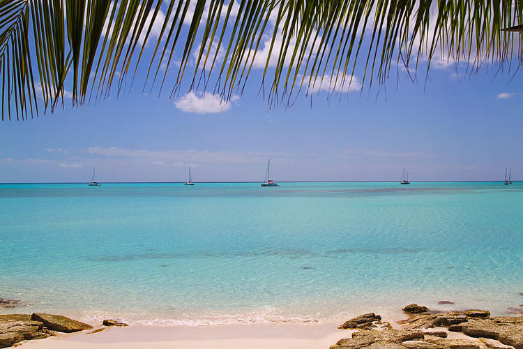 Sailing-Blog-Cruising-Bahamas-Caribbean-Vacation-Travel-Cape-Santa-Maria-Beach-Resort-Long-Island-Calabash-Bay-Sailboat-Adventure-Hotel-Luxury-LAHOWIND-Young-Couple-2015-Best-Photos-eIMG_5883